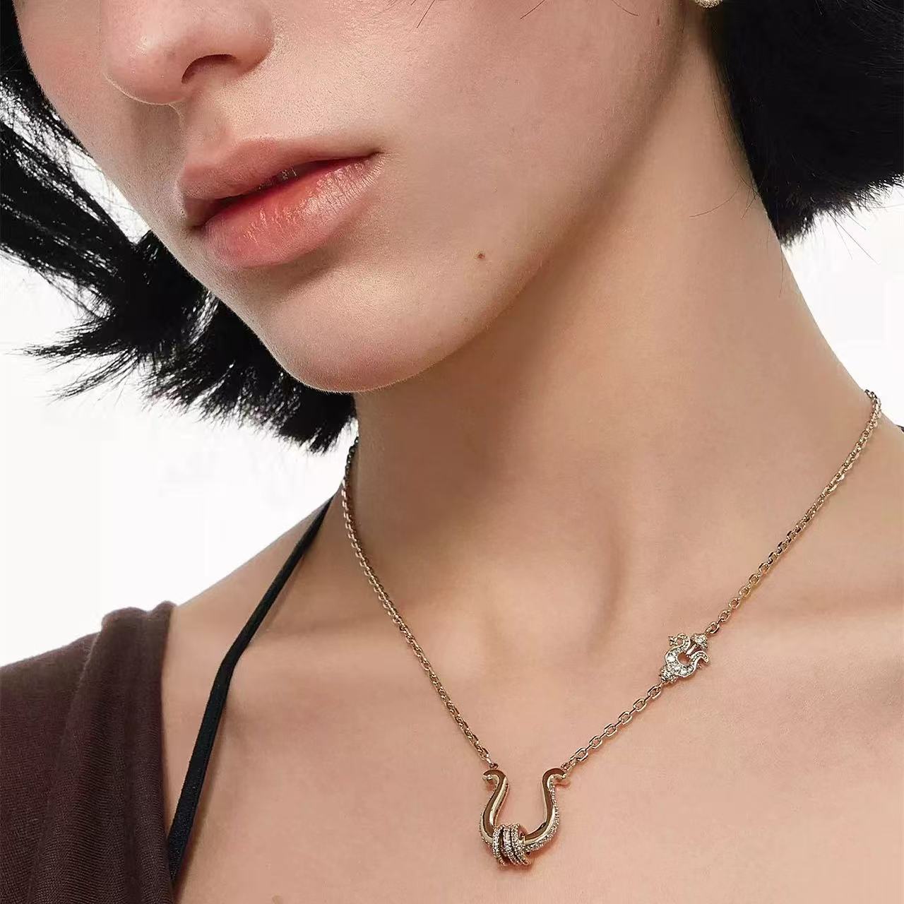 Elegant Diamond Lock Necklace with Minimalist Design