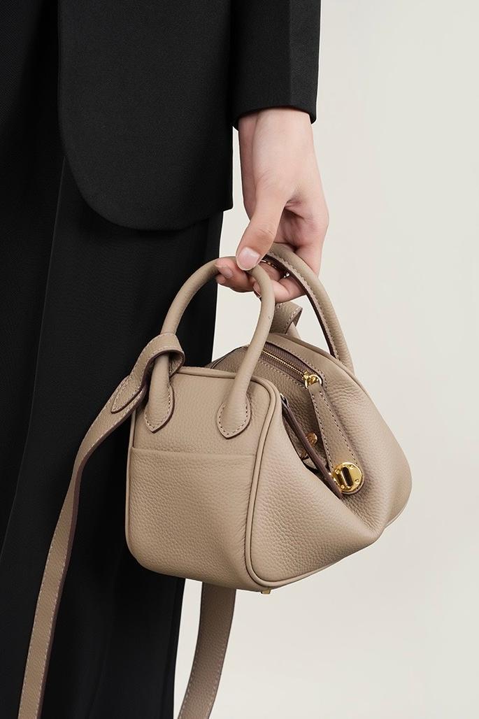 Women’s Minimalist Genuine Leather Cat Eye Decorated Crossbody Shoulder Handbag