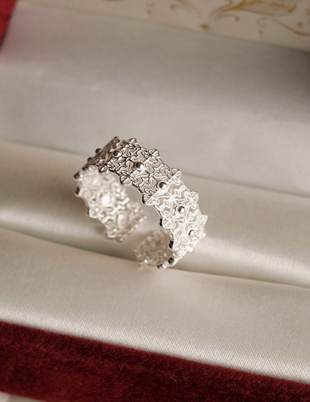 Monstera Heart Ring - Botanical Lace Band with Delicate Vine Details