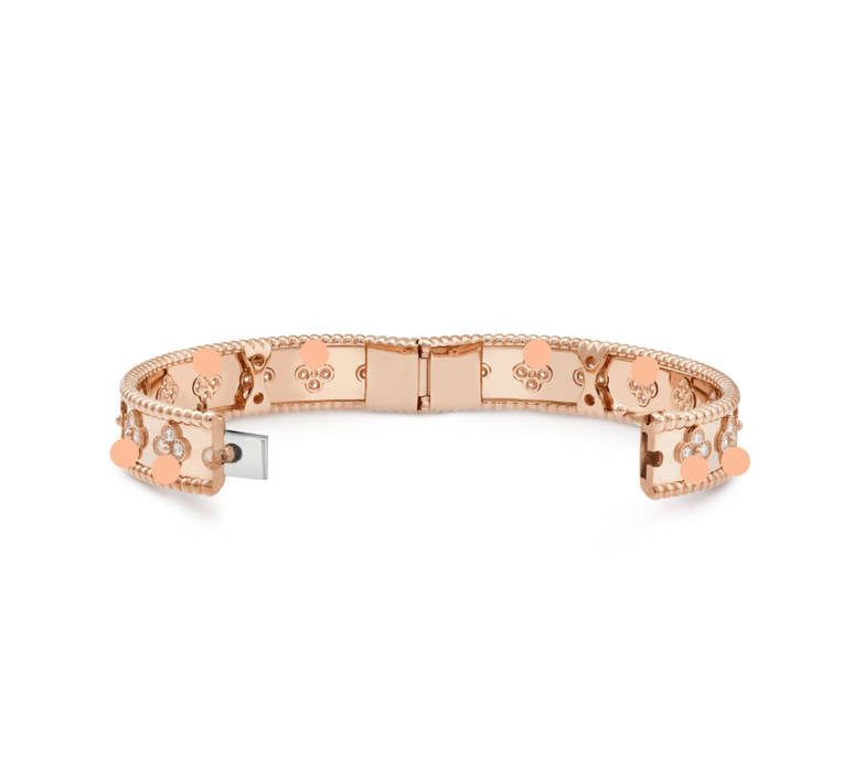 Wanderlust Studio Perlee Clovers Bracelet,18k Gold Plated