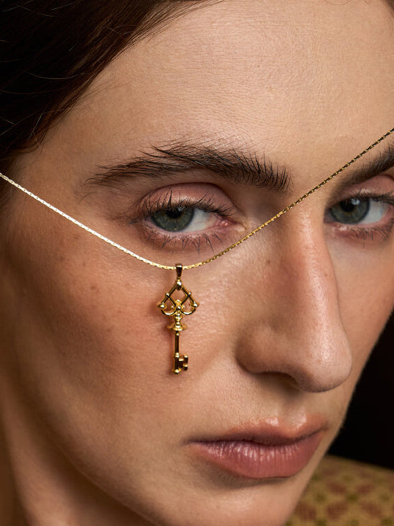 Classical Key & Spade Necklace - An Ancient Symbol on a Golden Collarbone Chain