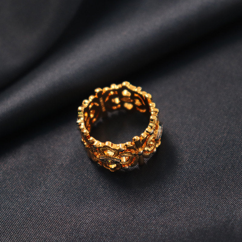 Vintage Palace Clover Ring Textured Gold Hollow Design