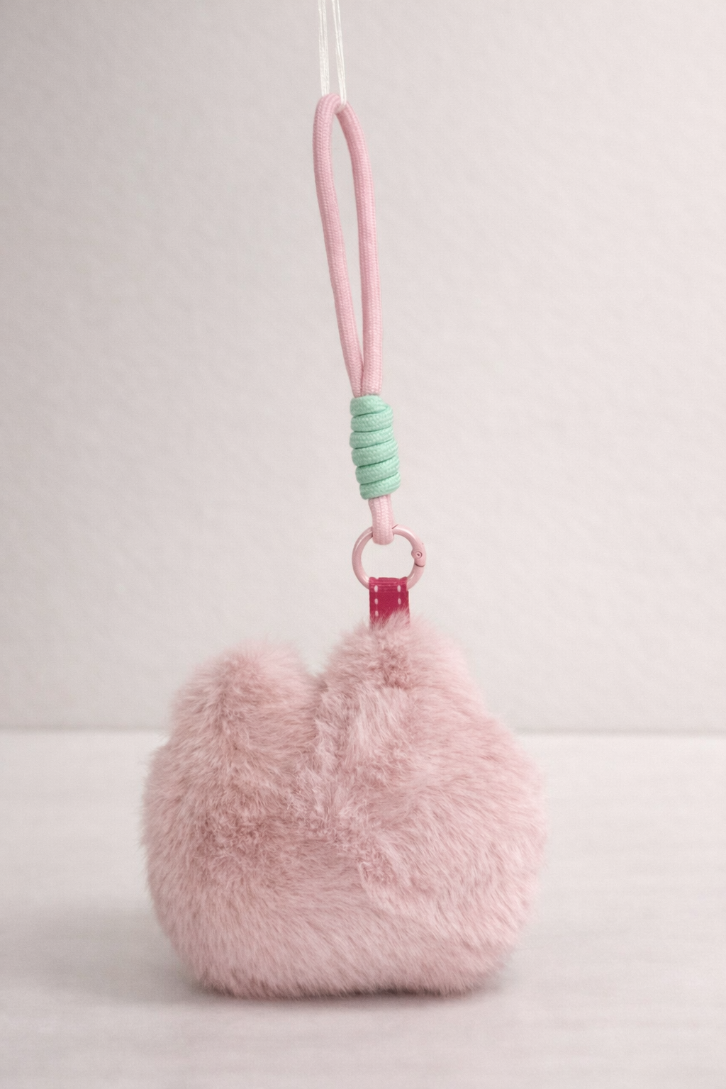 PONGPONG Scented Fluffy Bag Charm – A Soft Lucky Charm for Everyday Comfort