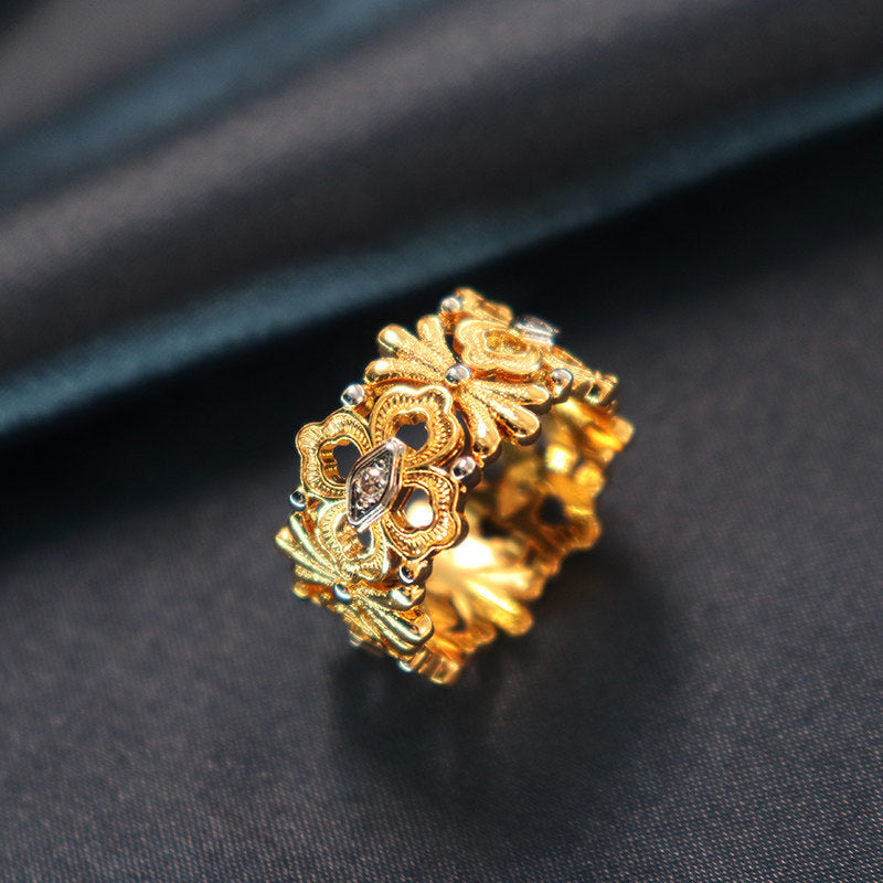 Vintage Palace Clover Ring Textured Gold Hollow Design