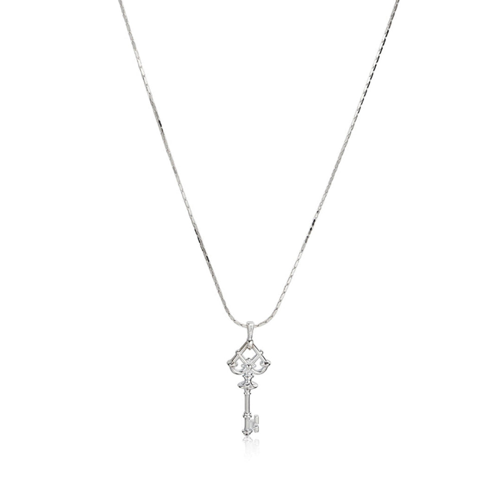 Classical Key & Spade Necklace - An Ancient Symbol on a Golden Collarbone Chain