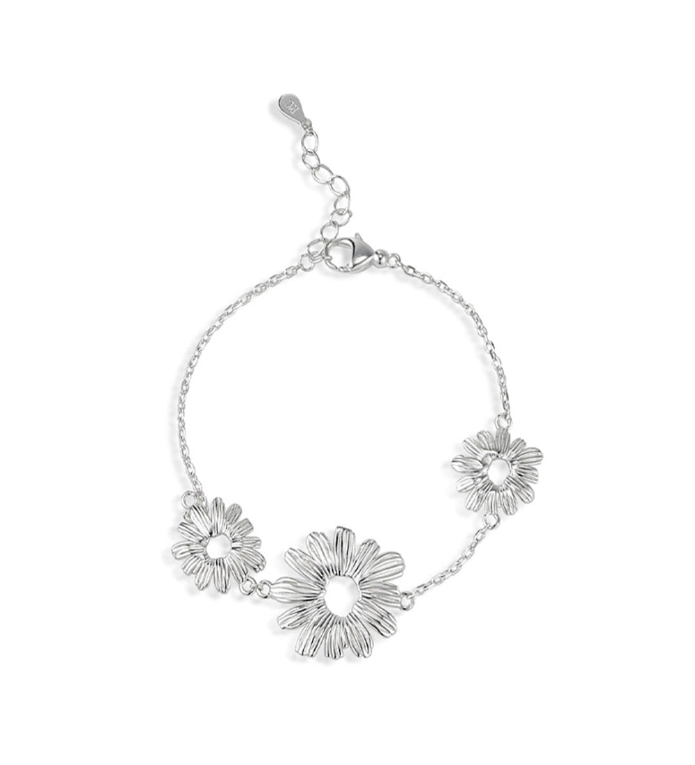 Embroidered Daisy Bracelet - A Delicate Chain with Crystal Accents