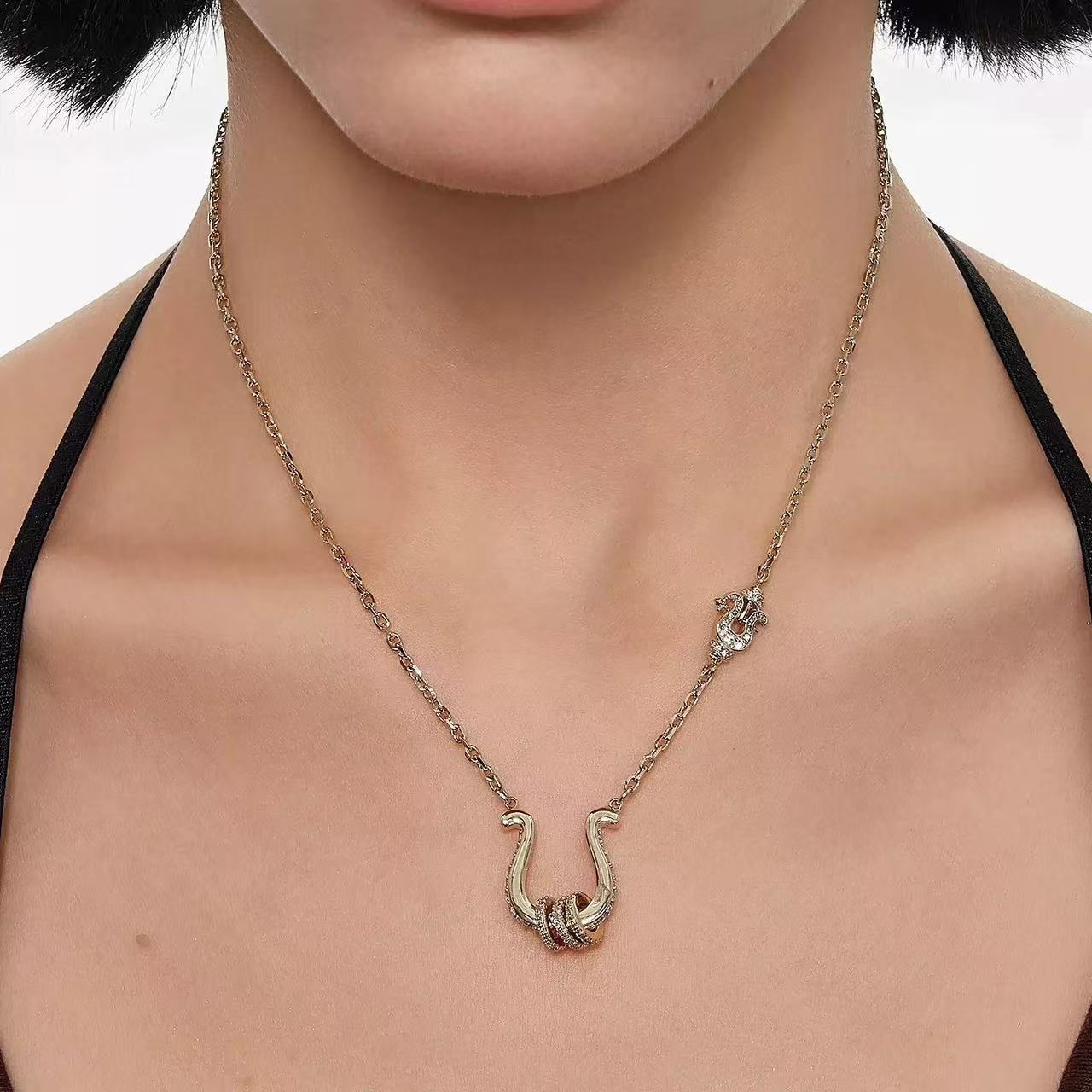 Elegant Diamond Lock Necklace with Minimalist Design